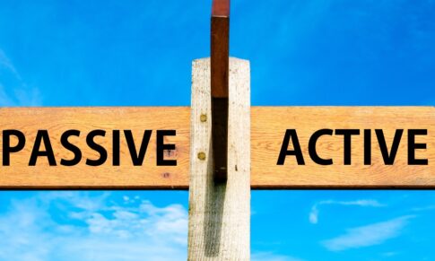 ACTIVE vs PASSIVE TRADING
